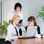 Embargo y su ampliación en la vía Administrativa. La firmeza de los Créditos Fiscales exigibles no es un  elemento que deba considerarse para garantizarlos mediante esas Instituciones.